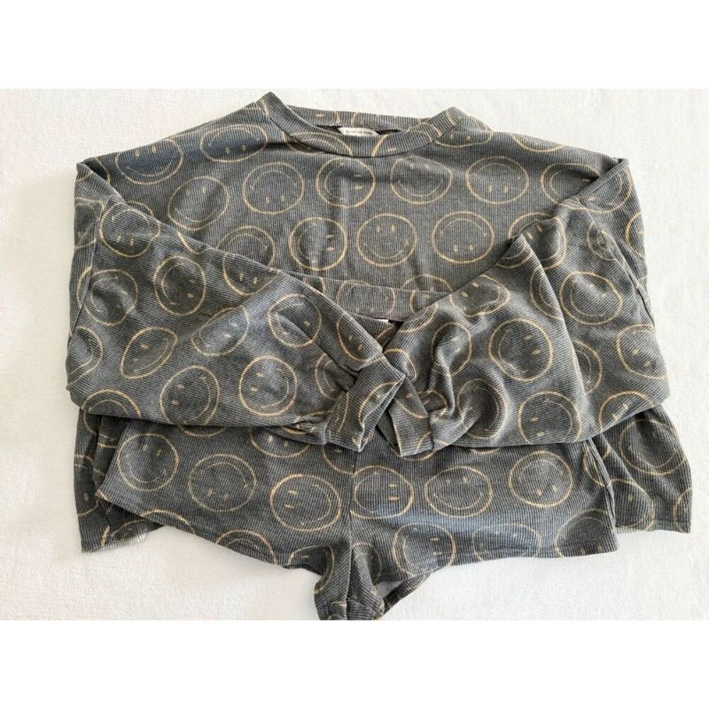 American Eagle Smiley World Gray Two Piece Pajama Loungewear Set